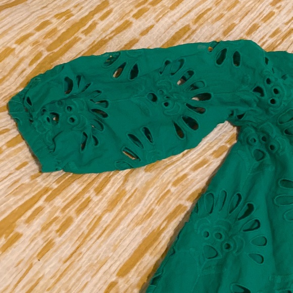 Vibrant, green, lined, eyelet blouse! - Picture 5 of 6